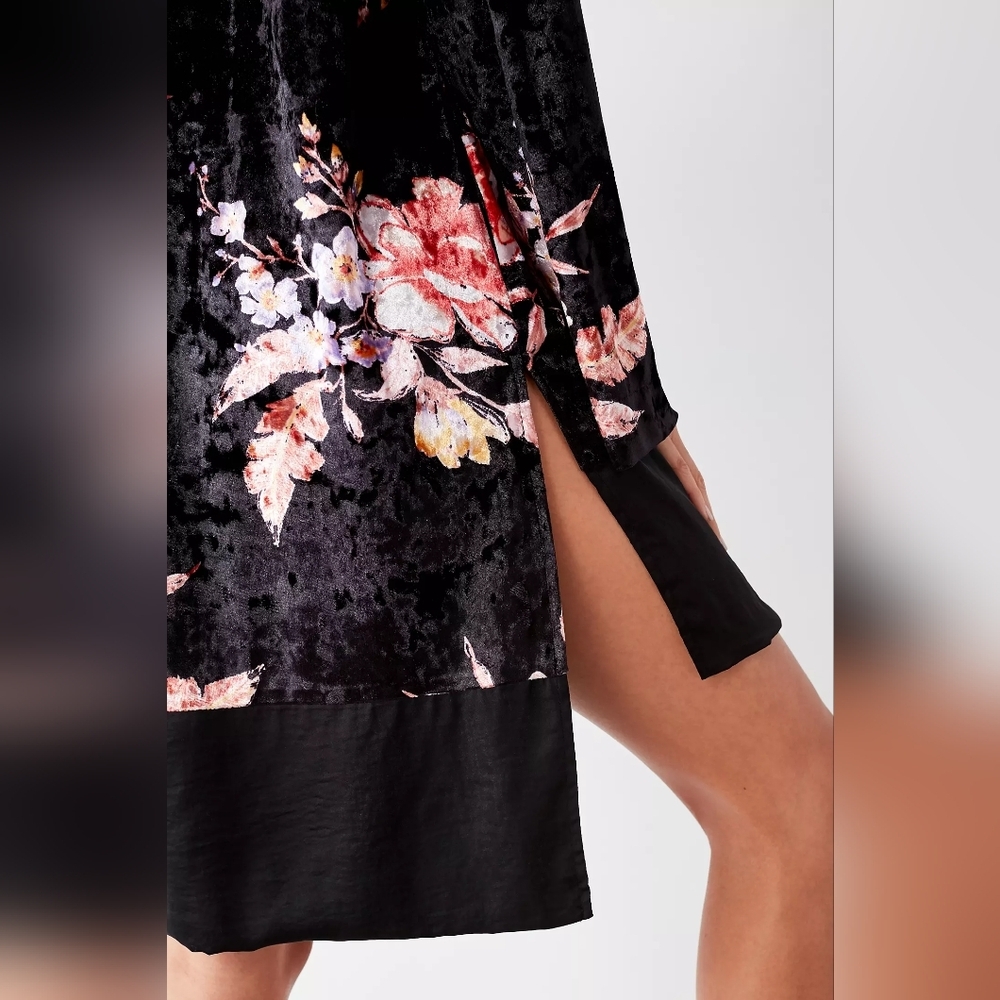 Urban Outfitters Out From Under Crushed Velvet Floral Kimono Duster Size XS - Picture 4 of 13